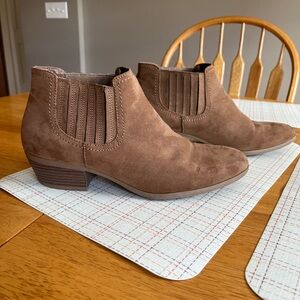 Ankle boots. Dark tan faux suede,